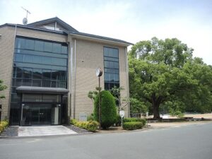 柏陵会館とくすの木
