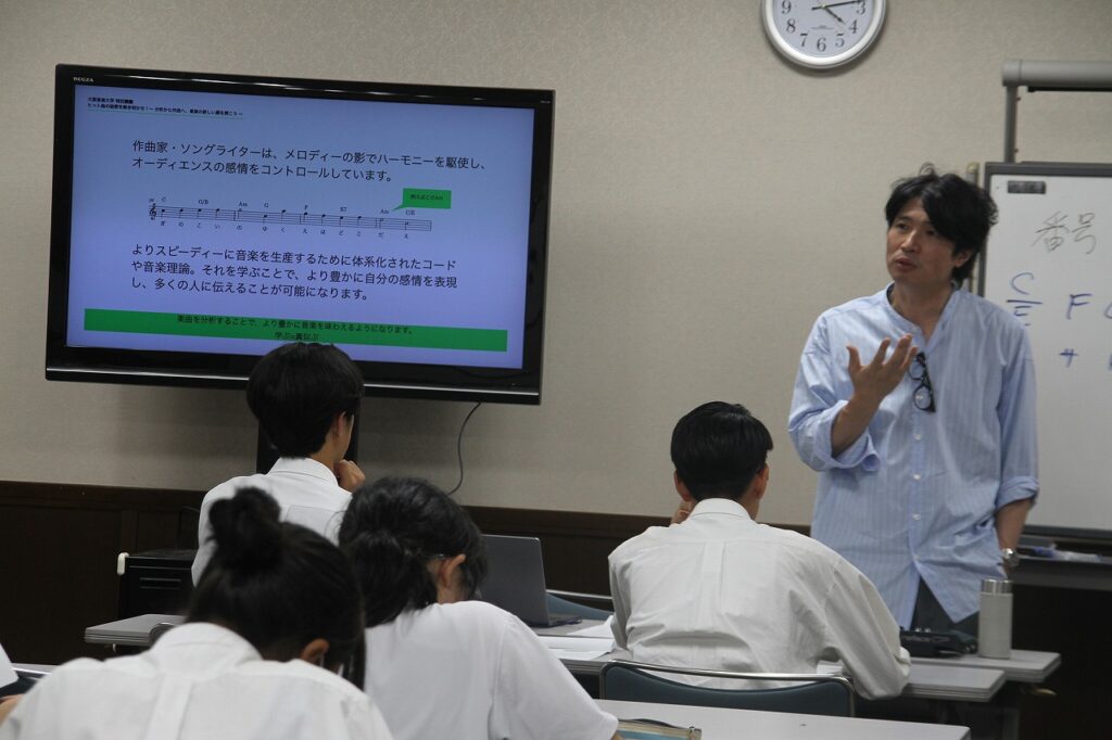 「感情操作する道具」大阪音大足立特任教授 コード理論語る
