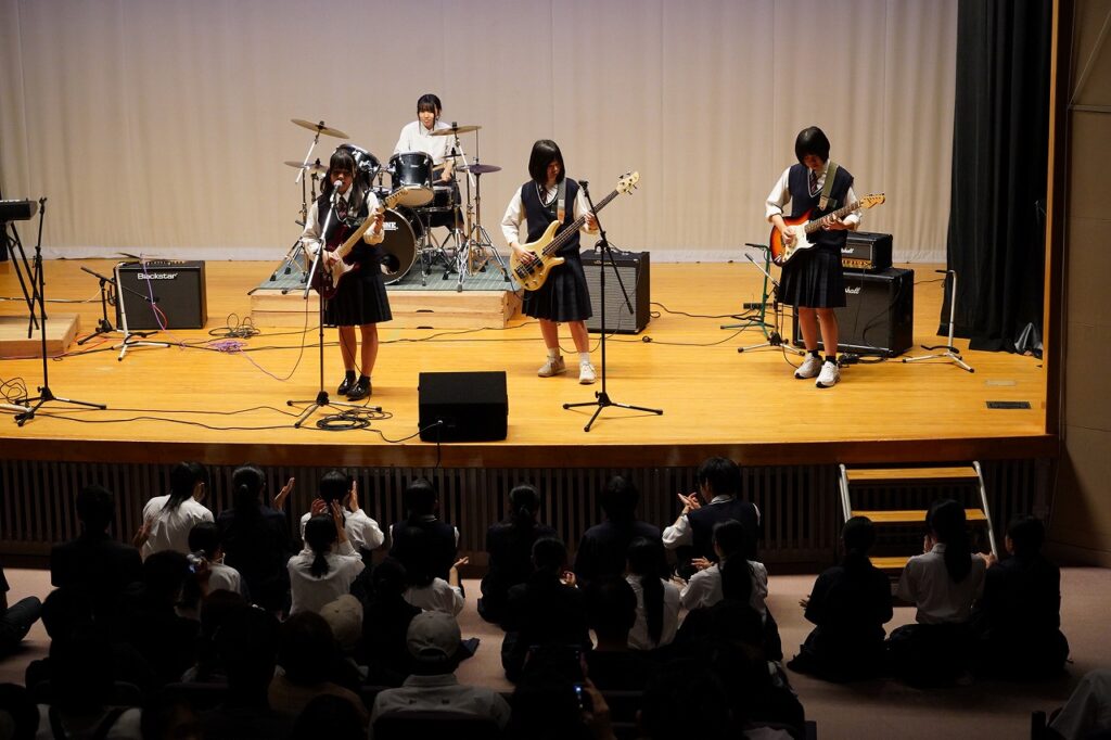 柏原高校ギター部による演奏会